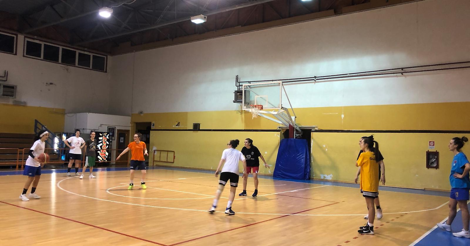 Le ragazze in allenamento Martedì sera 