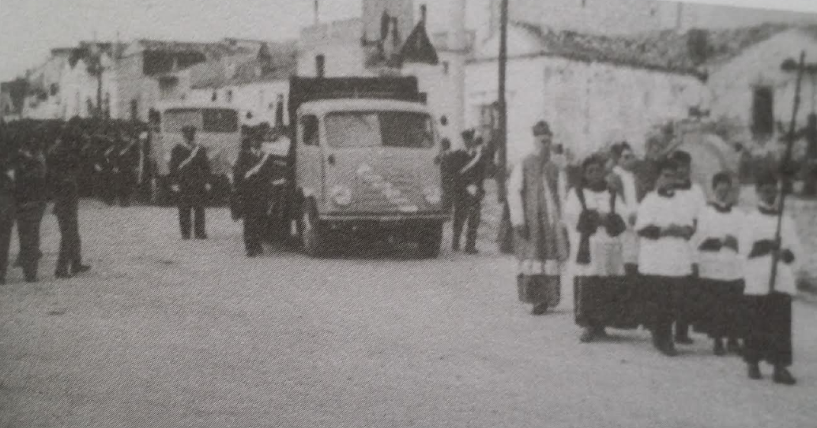 Castelluccio in pellegrinaggio all'Incoronata, nel ricordo dei fedeli travolti da un treno il 25 aprile di sessant'anni fa