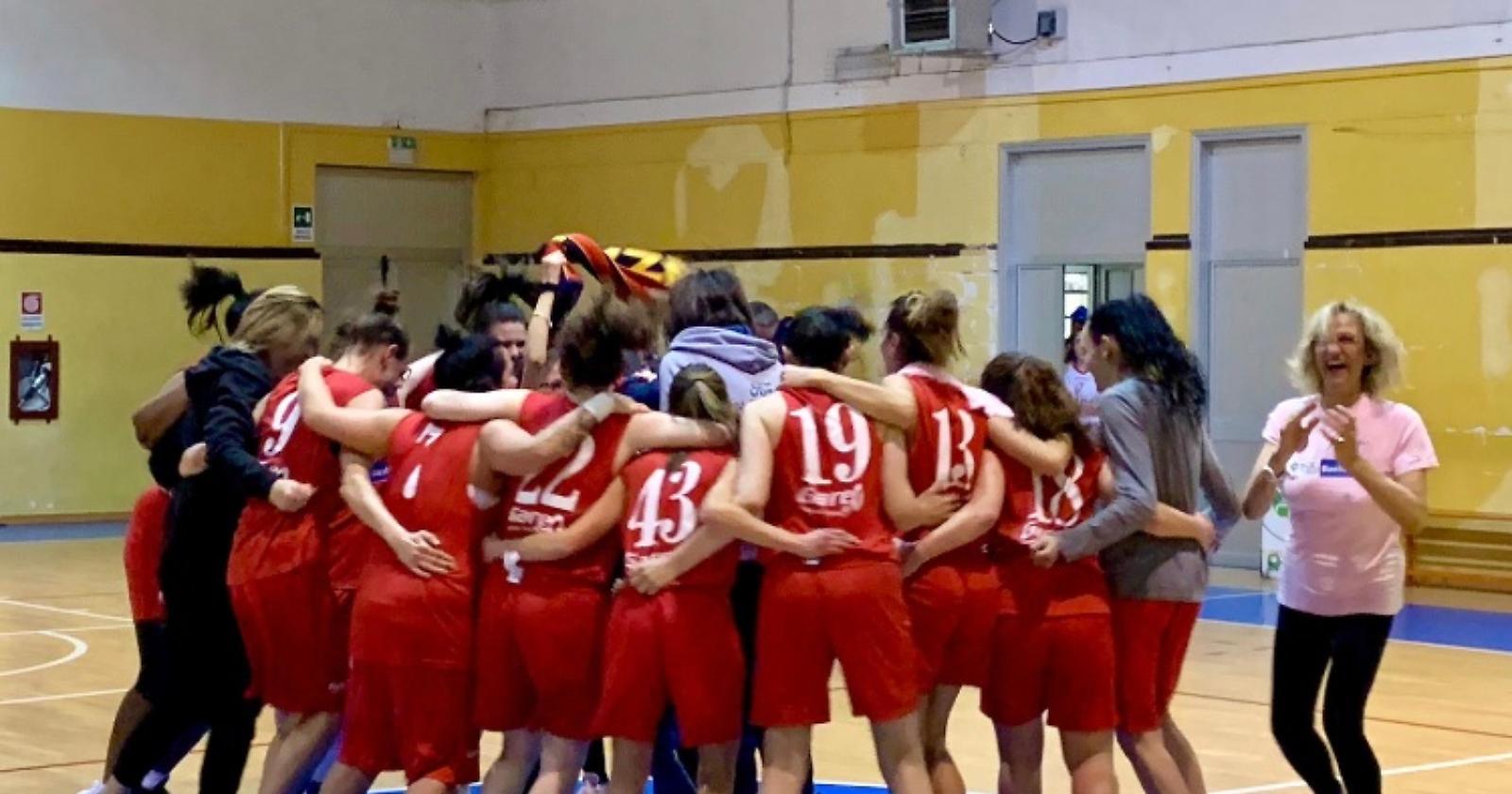Le nostre leonesse in festa dopo una vittoria 