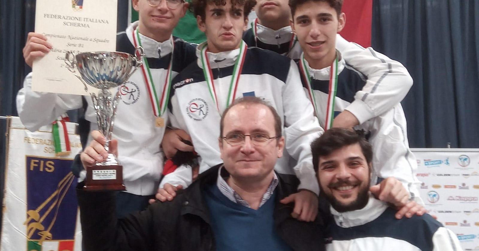 Doppio affondo del Circolo Schermistico Dauno: sciabola maschile promossa in A2, il fioretto in B1