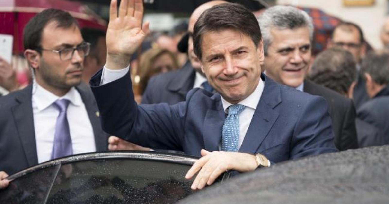I parlamentari grillini chiedono uno stop al Green pass, ira di Conte: «Non smantelliamo le misure»
