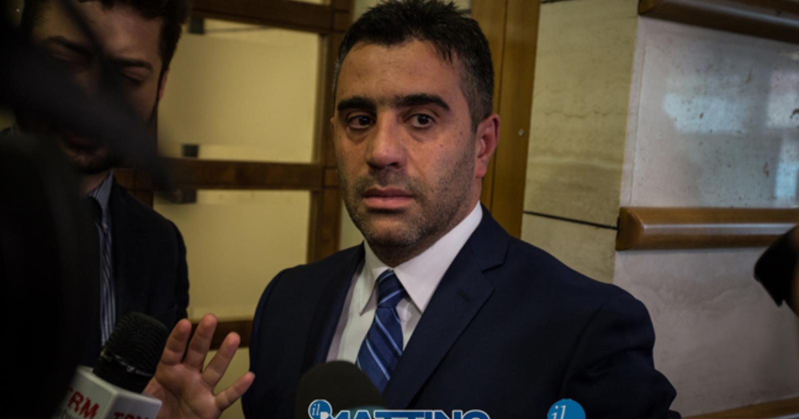 Il consigliere Piro denuncia: «Spari contro le mie auto». E denuncia