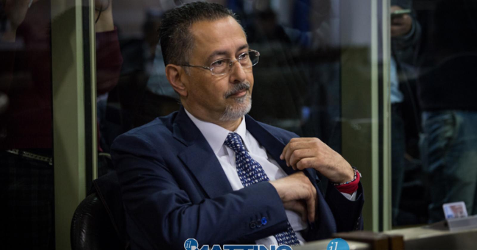 I Dem bastonano Bardi: «Improvvisa e recita in commedia il classico 'facimme ammuina'»
