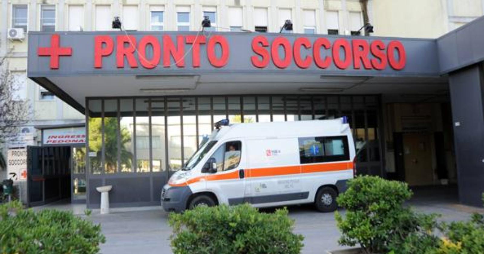 Foggia, aggredisce  personale pronto soccorso: denunciato 