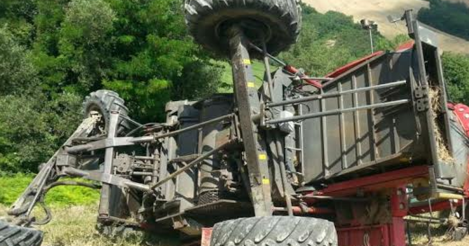 Tragedia nei campi a miglionico: due fratelli travolti da una mietitrebbia