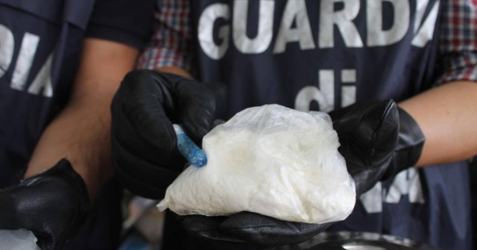 Beccato in auto con cocaina: arrestato 38enne