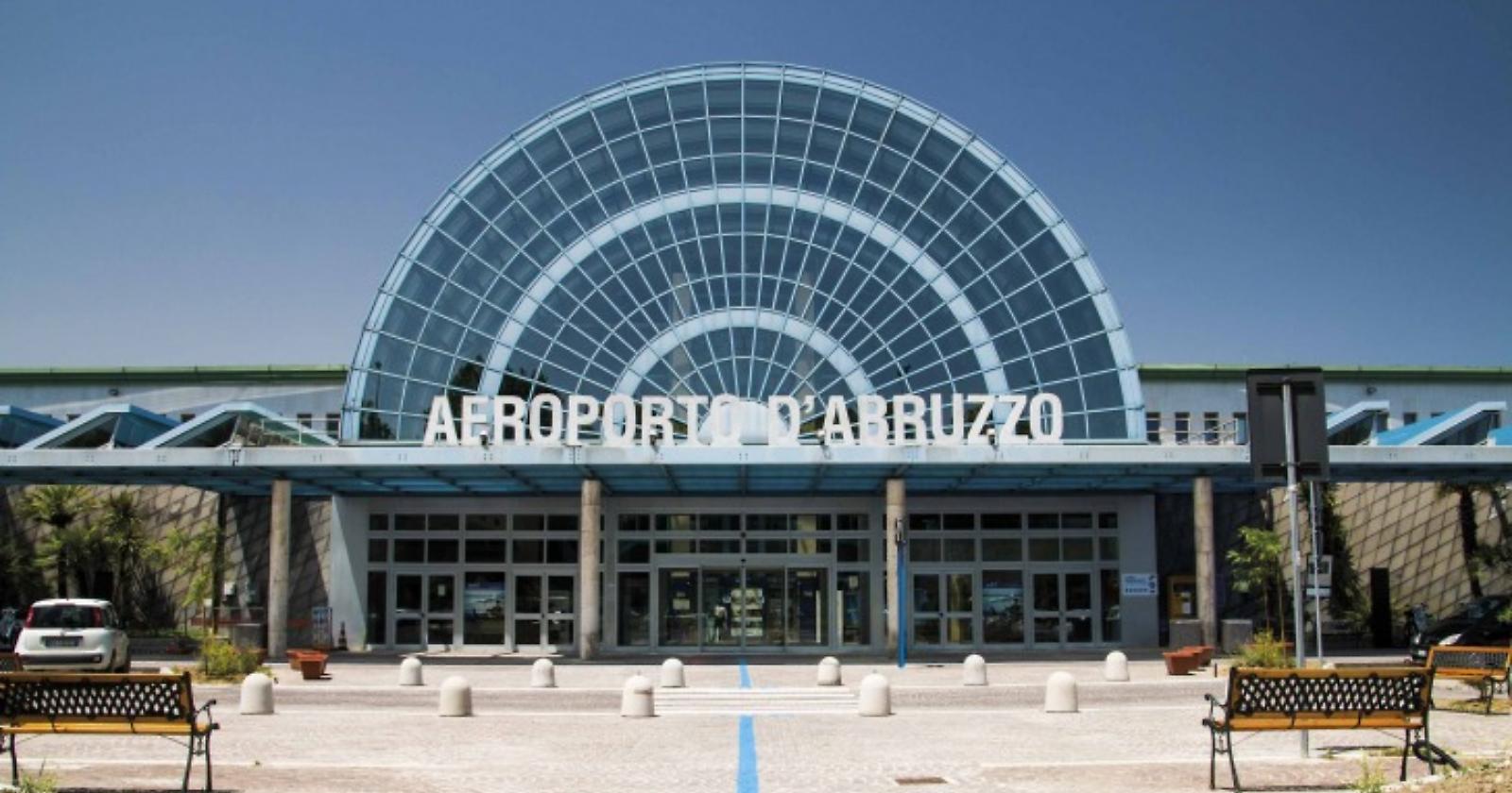 Foggiano proveniente da Malta beccato dalla GdF all'aeroporto di Pescara con 5mila euro di banconote false