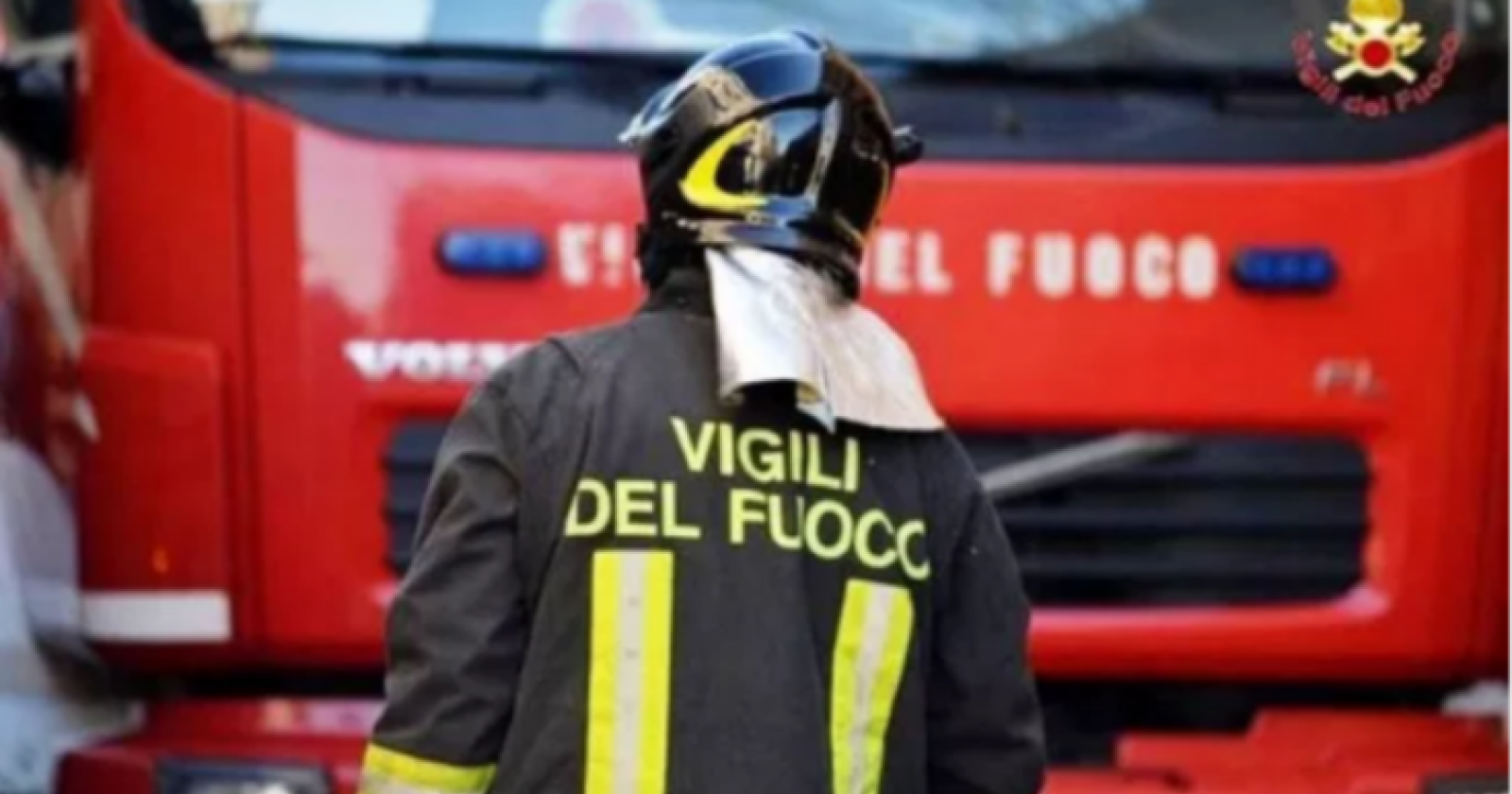 Via Napoli: incendio distrugge deposito cantiere edile