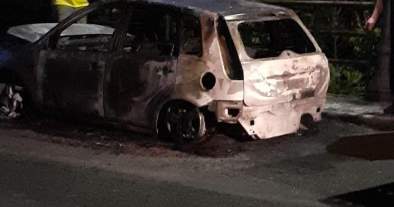 Muro Lucano, in fiamme l'auto della moglie del sindaco. Fratelli d'Italia: «Attacco vile»