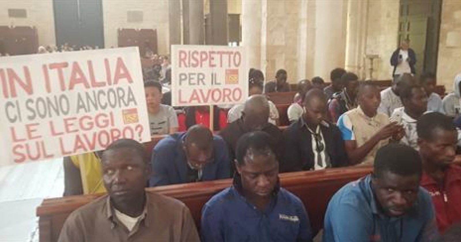Braccianti di Foggia e Borgo Mezzanone occupano la Basilica di San Nicola di Bari