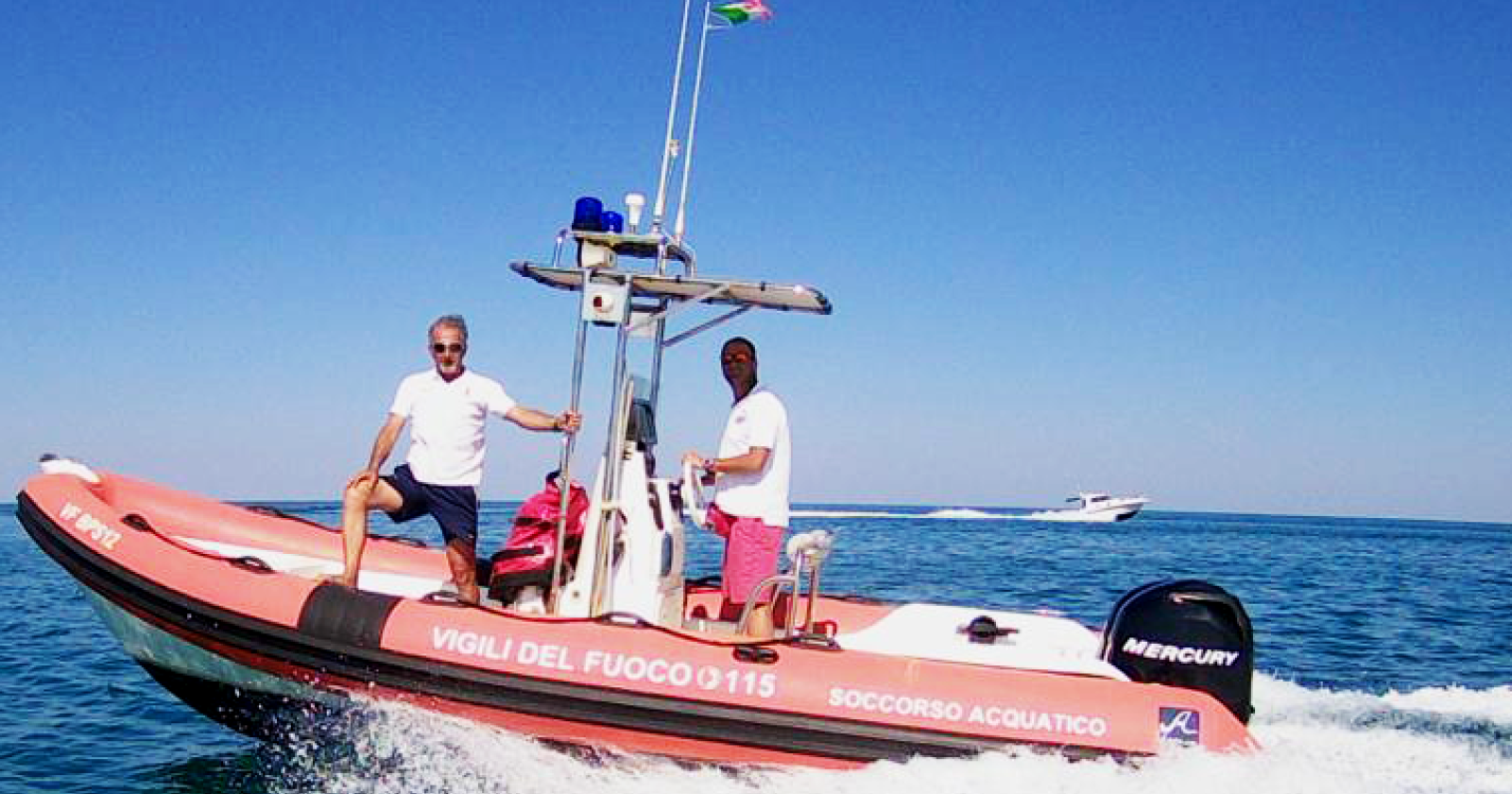 Dal Gargano al Salento, la Regione Puglia cala in mare i Vigili del Fuoco per la sicurezza dei turisti