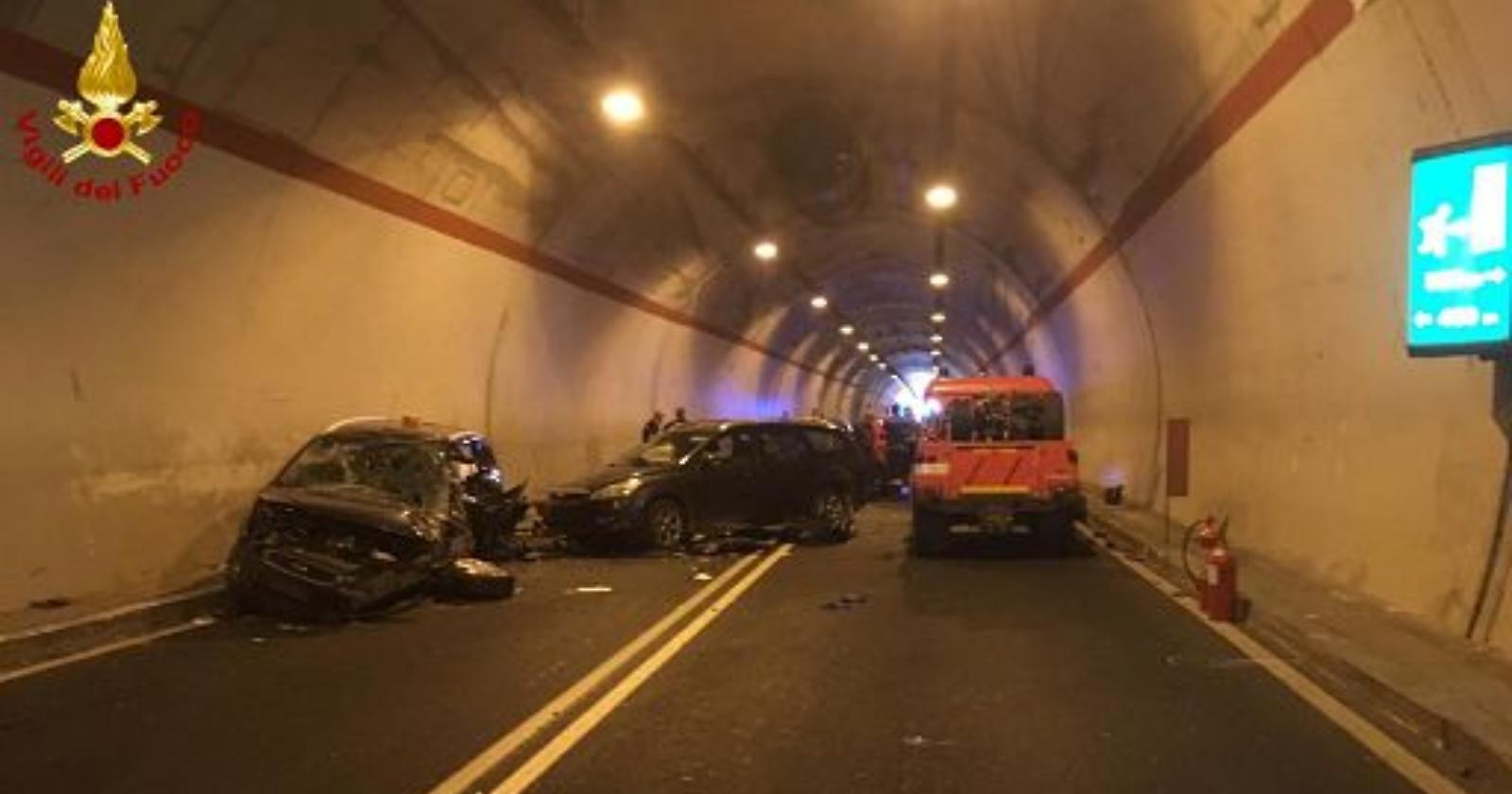 Incidente nella galleria di Mattinata, i Vigili del Fuoco hanno recuperato i corpi dell'uomo e della figlioletta