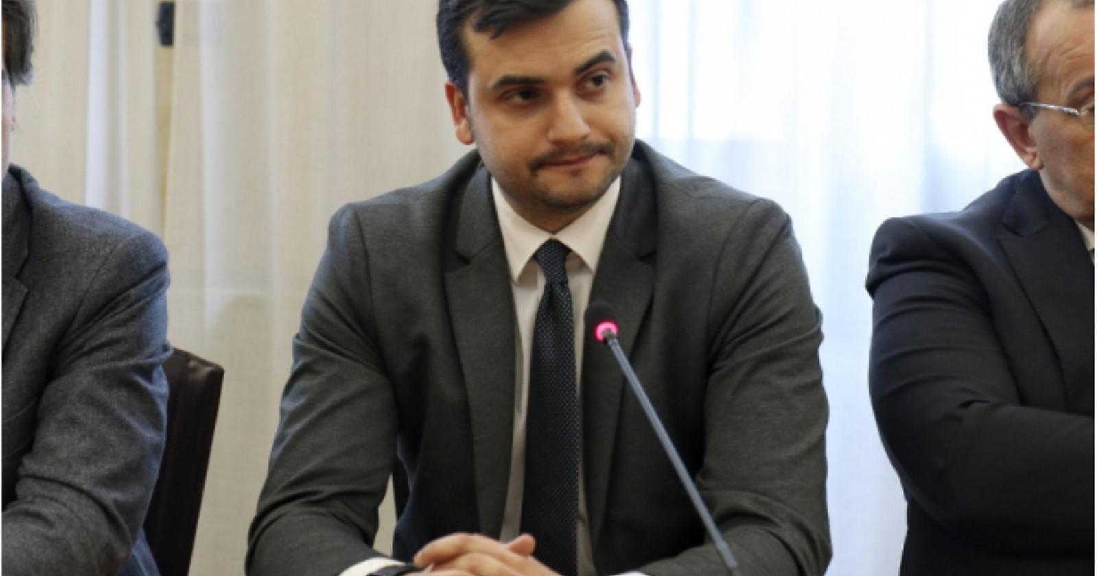 Il sottosegretario all'Interno Carlo Sibilia (M5S): “Vergognoso atto criminale contro Fatigato"