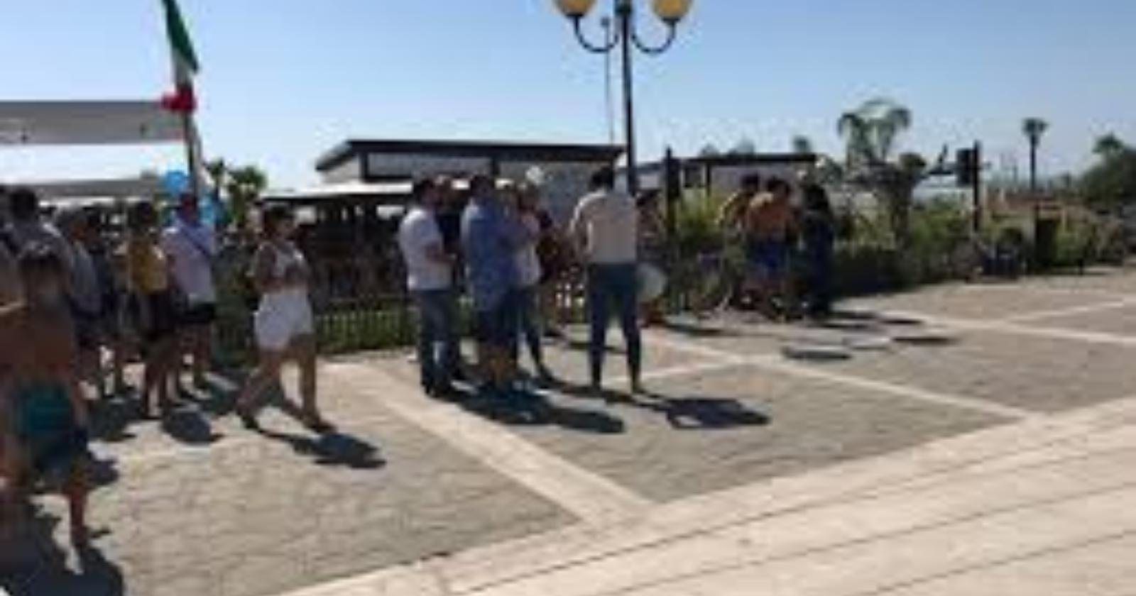 Striscioni contro Salvini a Policoro: «Beach party, ingresso 5 rubli»