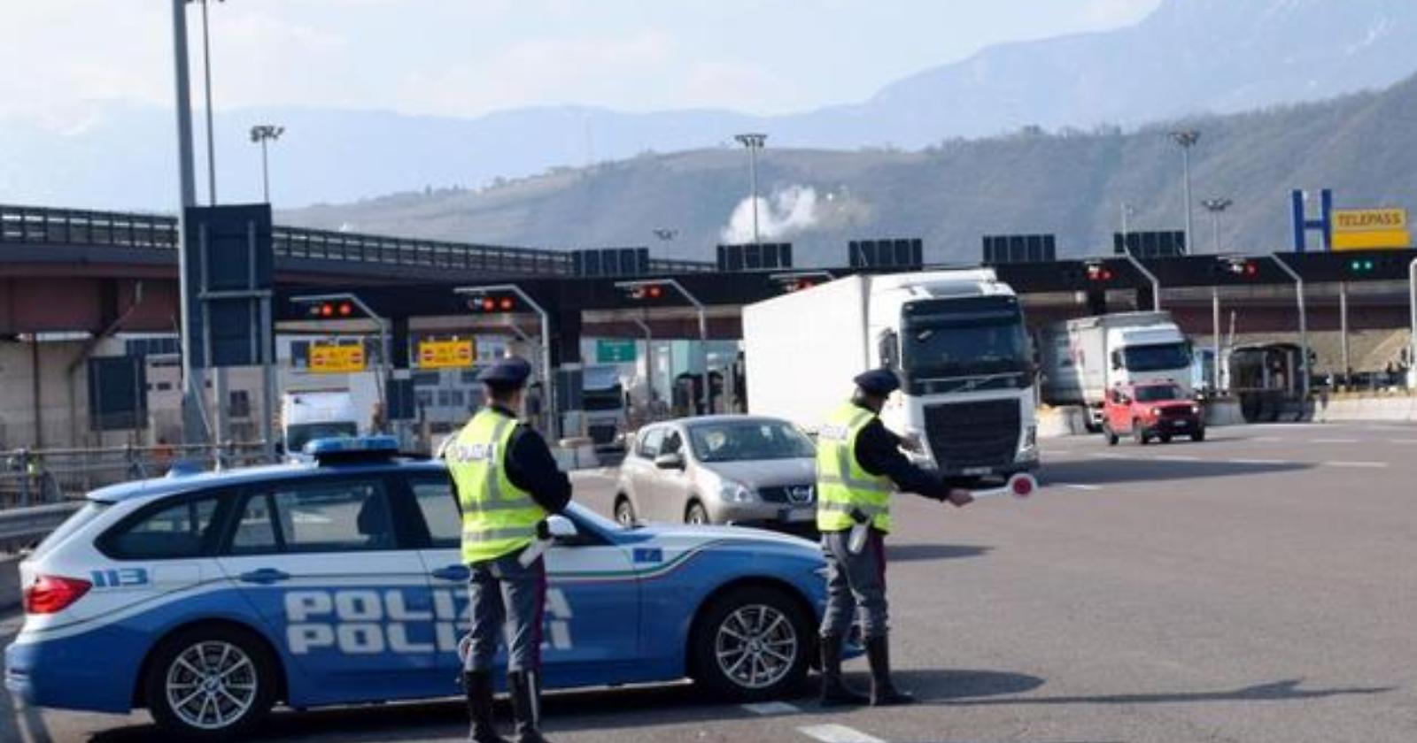 Avvinazzato alla guida di un autocarro in autostrada, la Polizia stradale di Foggia evita il peggio