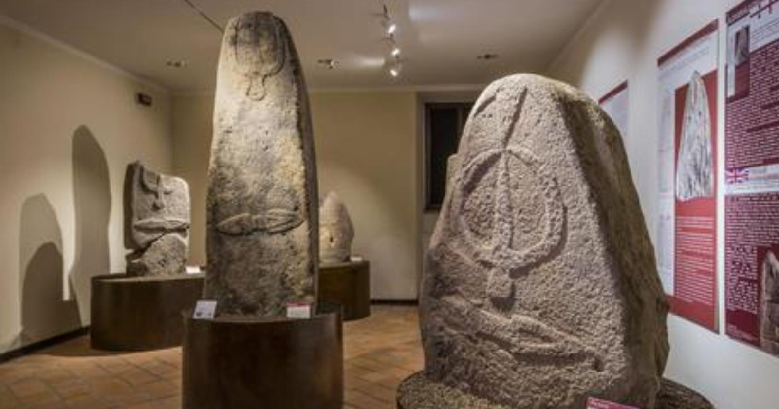 "Dialoghi con Uomini di Pietra", in mostra a Matera l'enigma delle statue-Menhir 