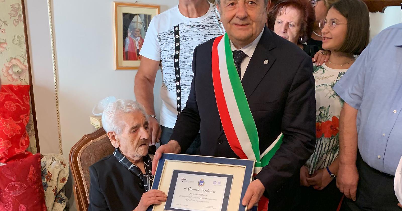 Giovanna Tamburrino compie 100 anni, l'omaggio della città di Matera