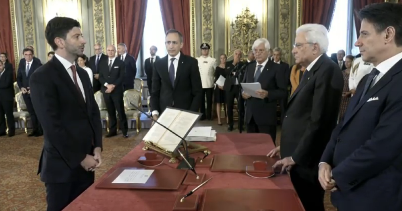 La salute dell'Italia ora passa da Potenza: ecco chi è Roberto Speranza, il ragazzo lucano che seppe dire di no a Renzi 