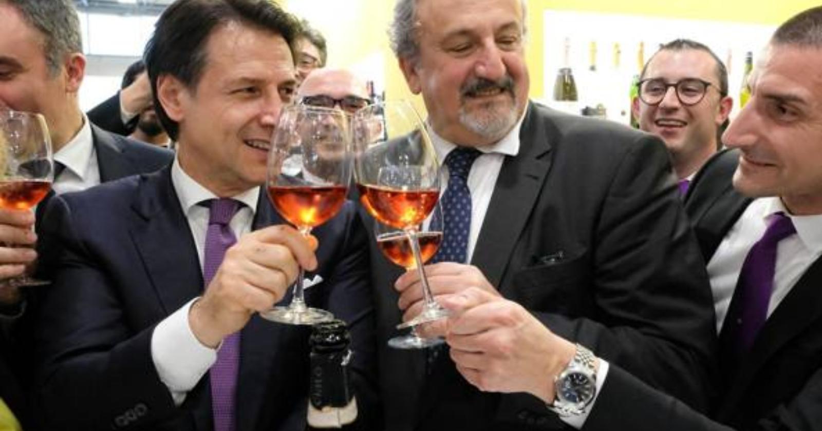 Conte a Bari: «Asse con Emiliano? L'unico che conosco è quello istituzionale»