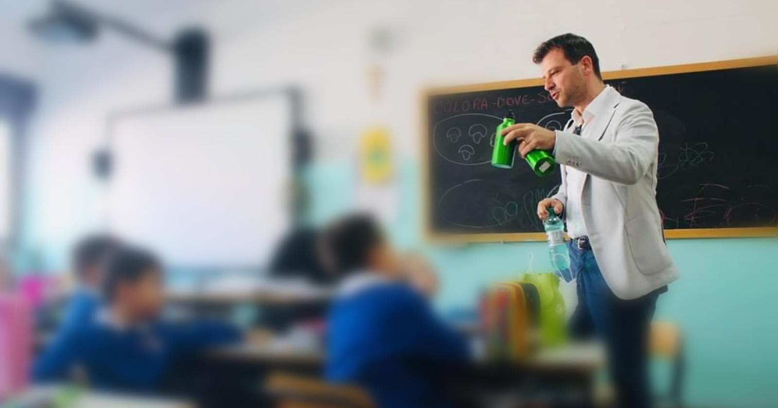 A Vietri basta bottiglie di plastica: a scuola borracce plastic free