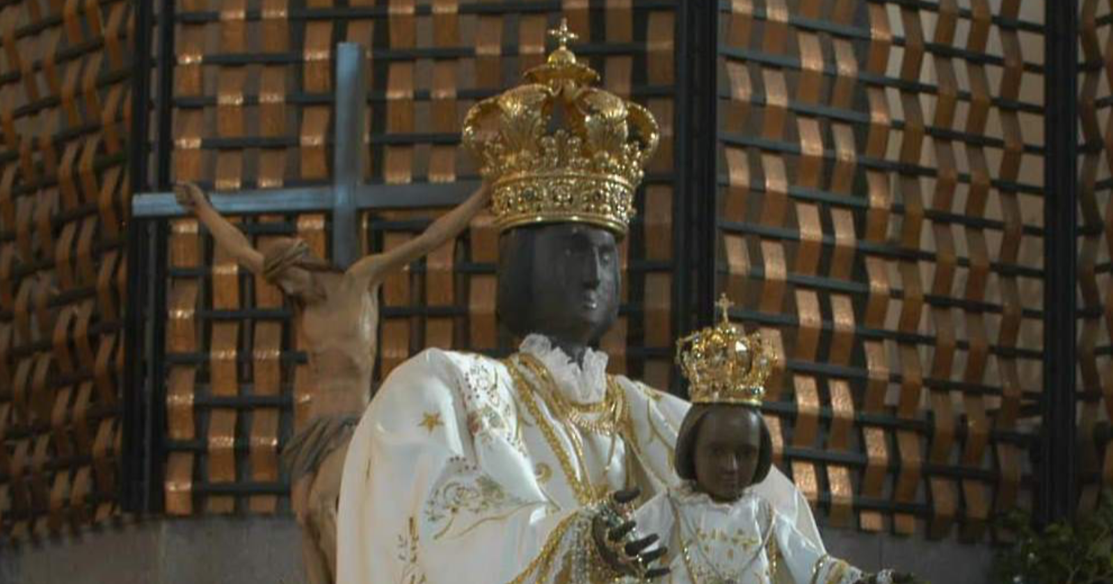 Foggia, rubata la corona in argento della Madonna Incoronata
