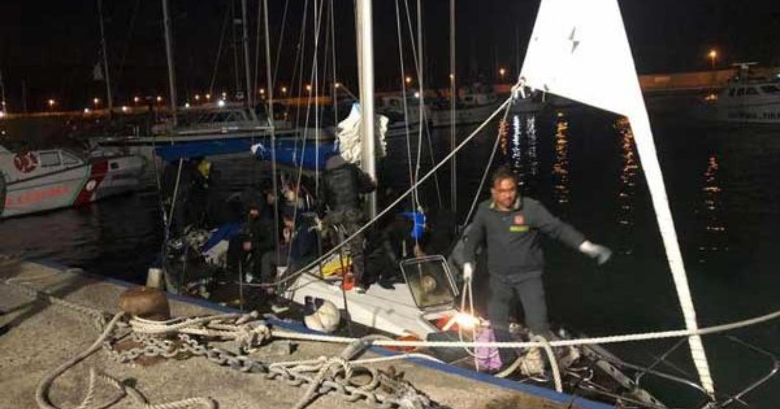 La Polizia  di Foggia arresta due scafisti per immigrazione clandestina