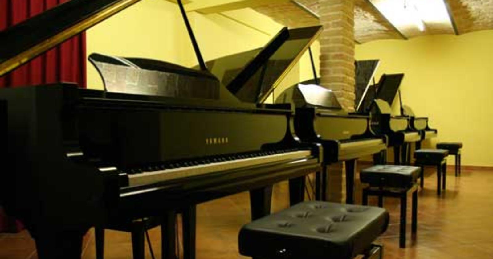 E poi ci sono i delinquenti che stravedono per la musica: rubati due pianoforti a San Severo