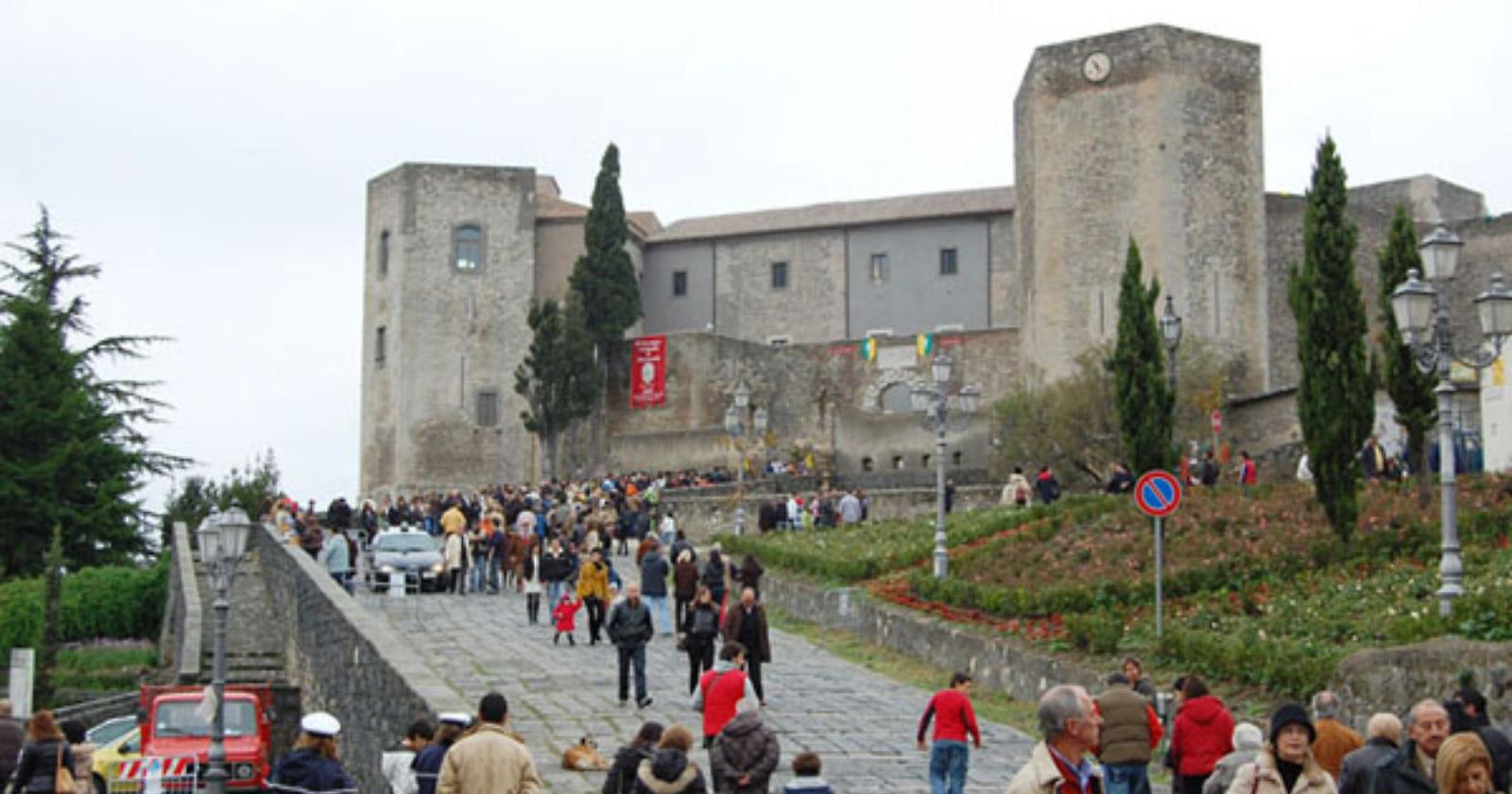 A Melfi nasce il museo internazionale della falconeria che fu la passione di Federico II