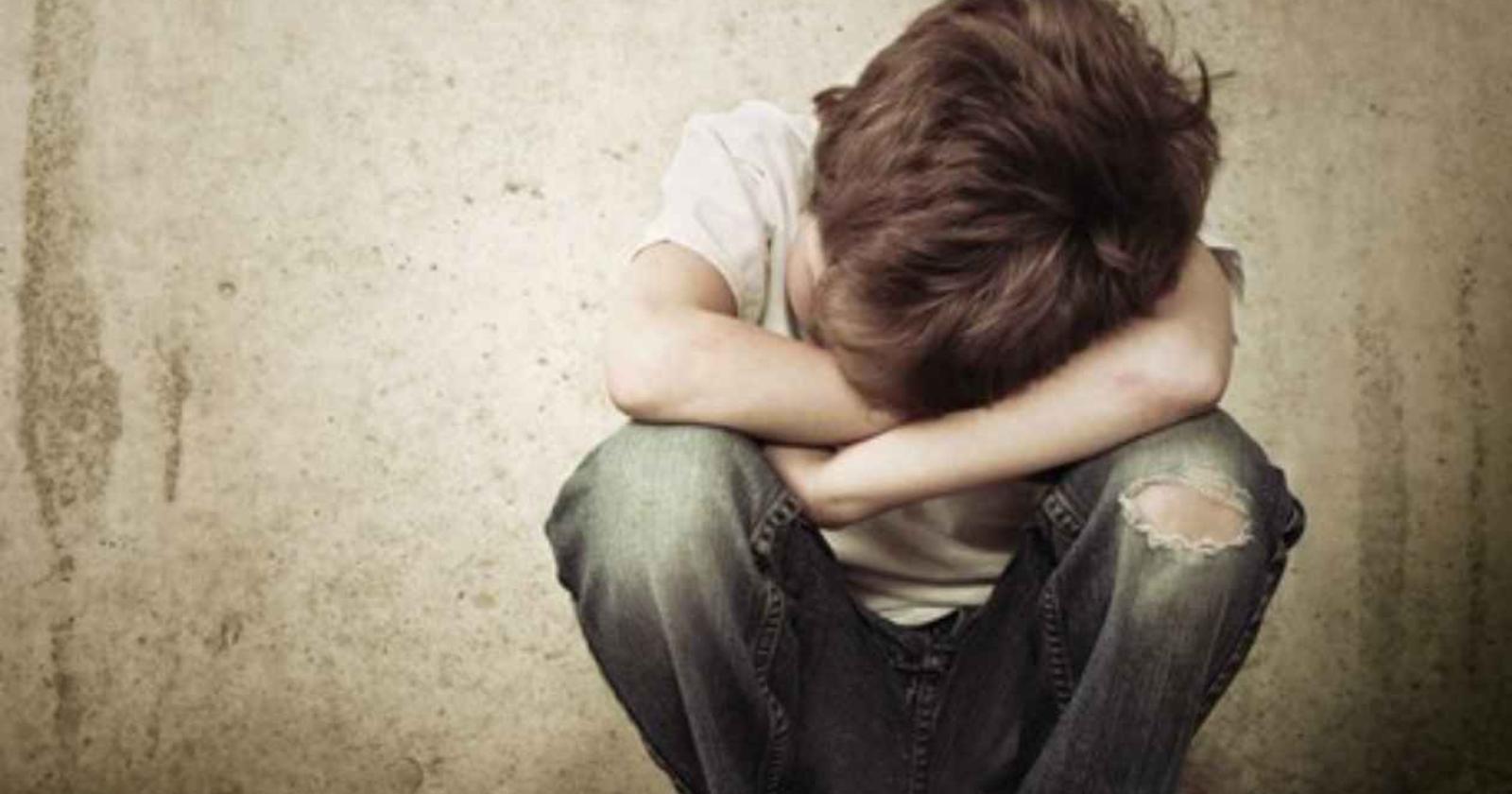 Ragazzino macedone barbaramente maltrattato e picchiato dal padre con la complicità della zia
