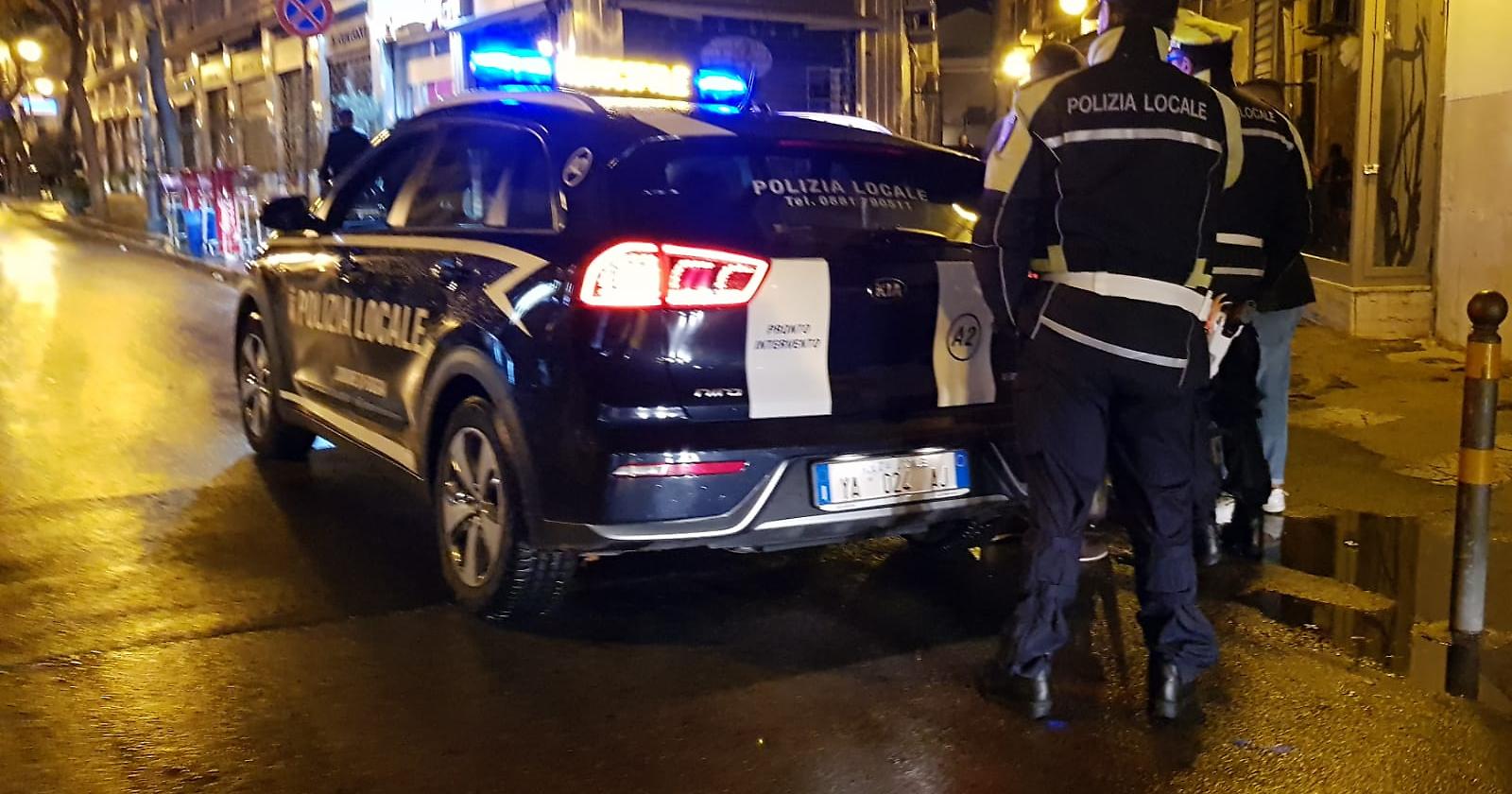 La Polizia Locale di Foggia sgama un esercente col vizietto di dare alcolici ai minori