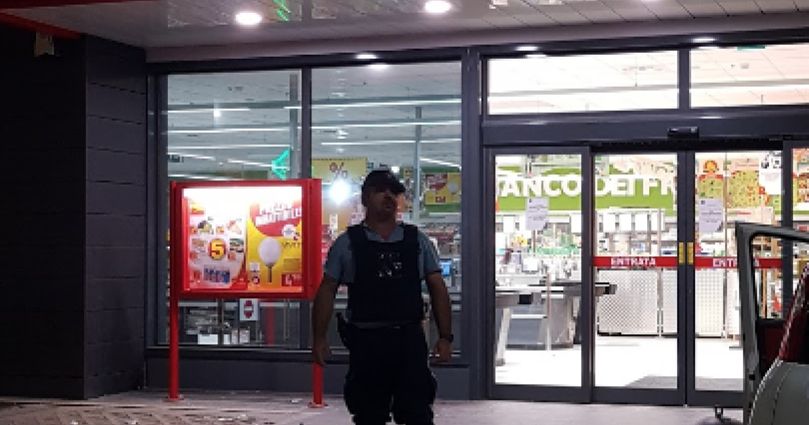 Delinquenti mattinieri ripuliscono il Penny Market di Cerignola