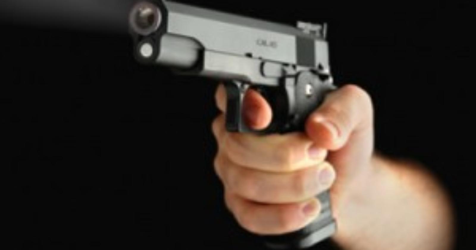 Foggia, denunciato commercialista per aver minacciato un uomo con una pistola giocattolo