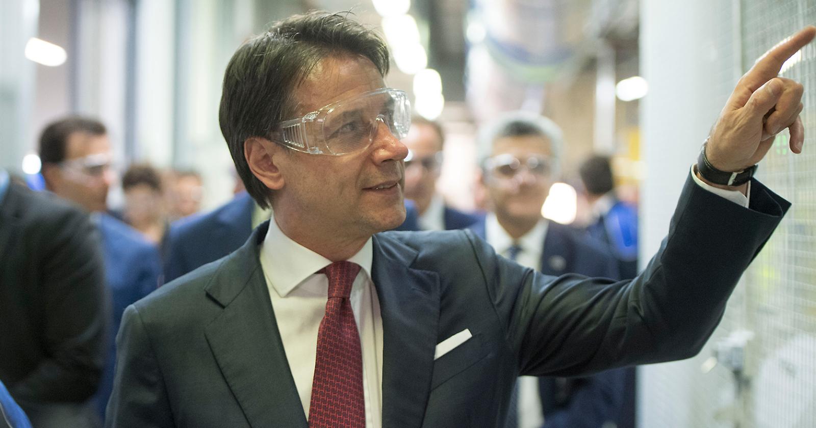 Conte a Melfi per visitare lo stabilimento Fca di San Nicola