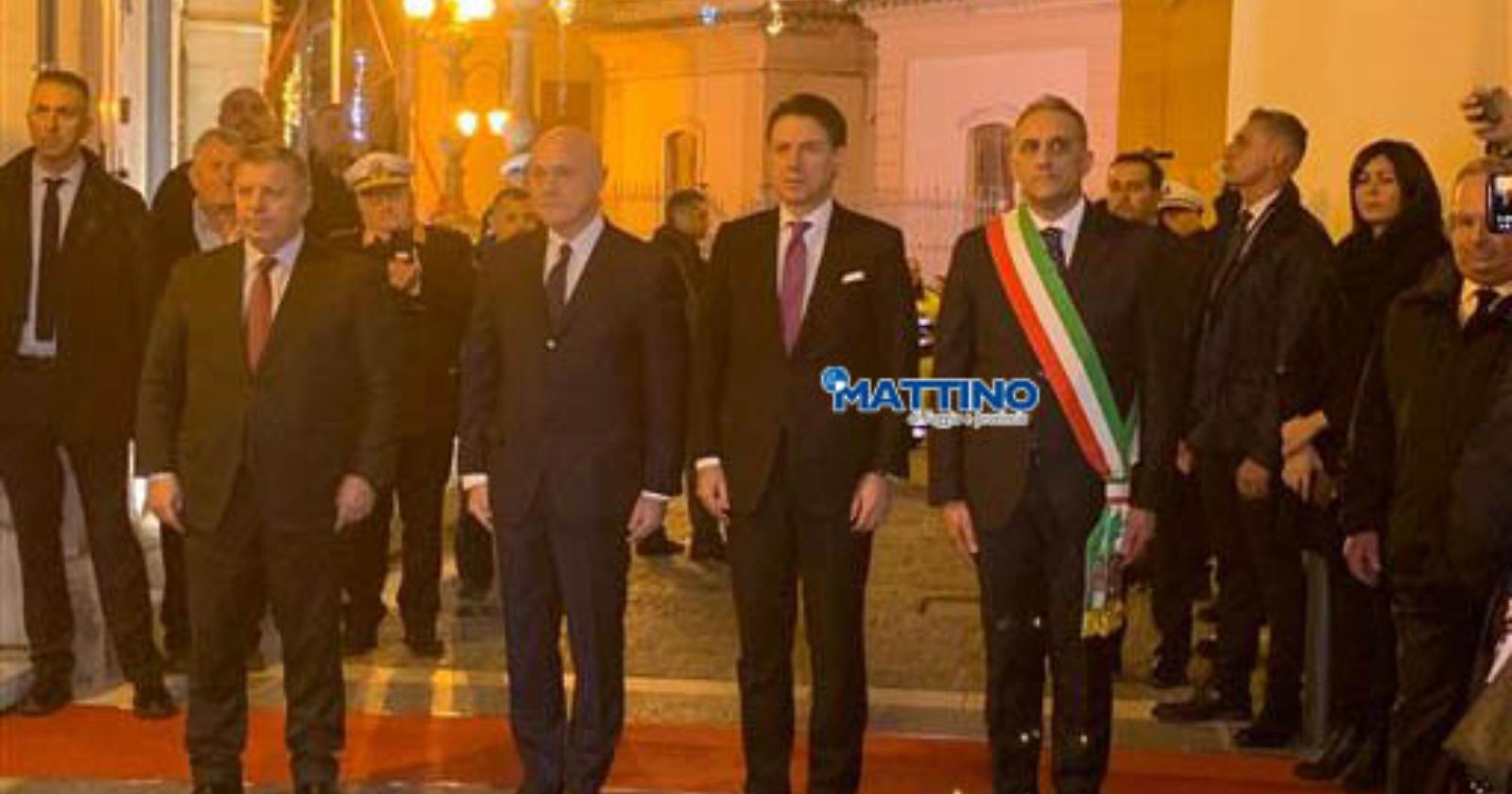 Conte accende una Candela per il Governo: «Non cadrà sul Mes»