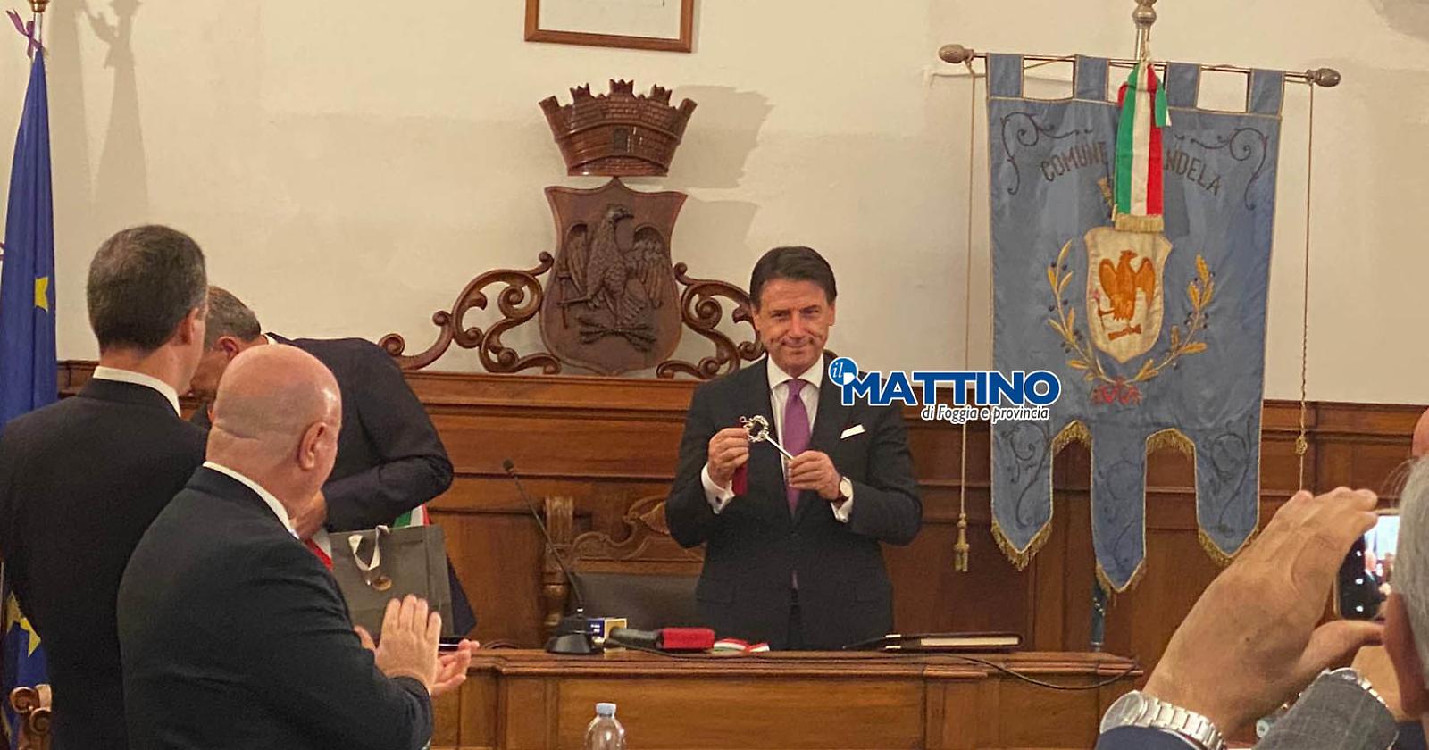 A Conte le chiavi della città di Candela: «Sono emozionato, spero di meritarlo»