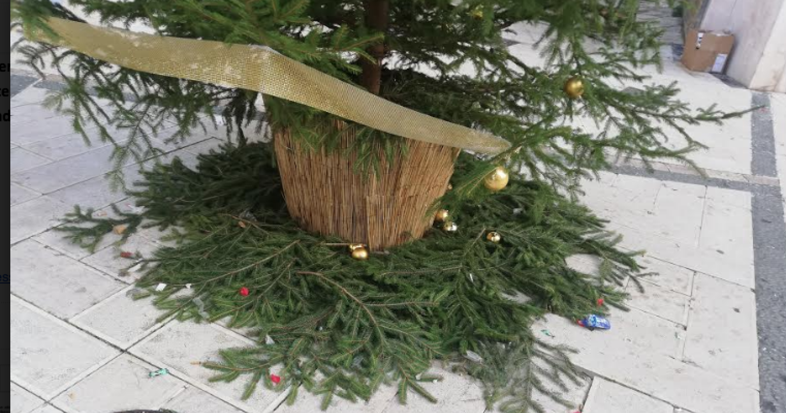 A San Severo rompono pure  le palle all'albero di Natale