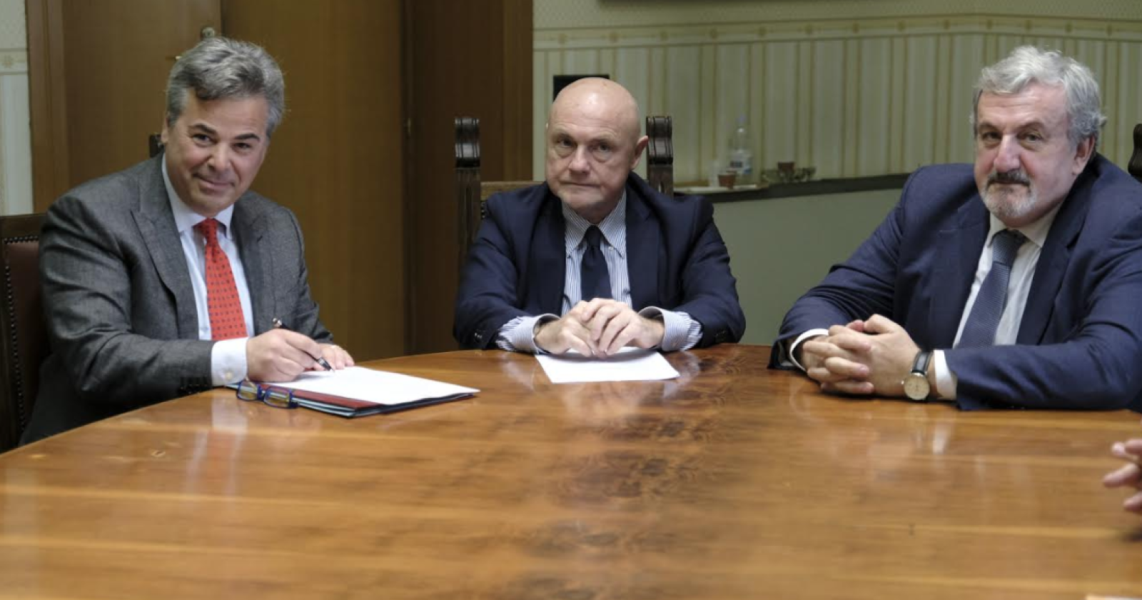 Emergenza casa a Foggia, Emiliano mette sul tavolo della Prefettura 3 milioni e mezzo di euro