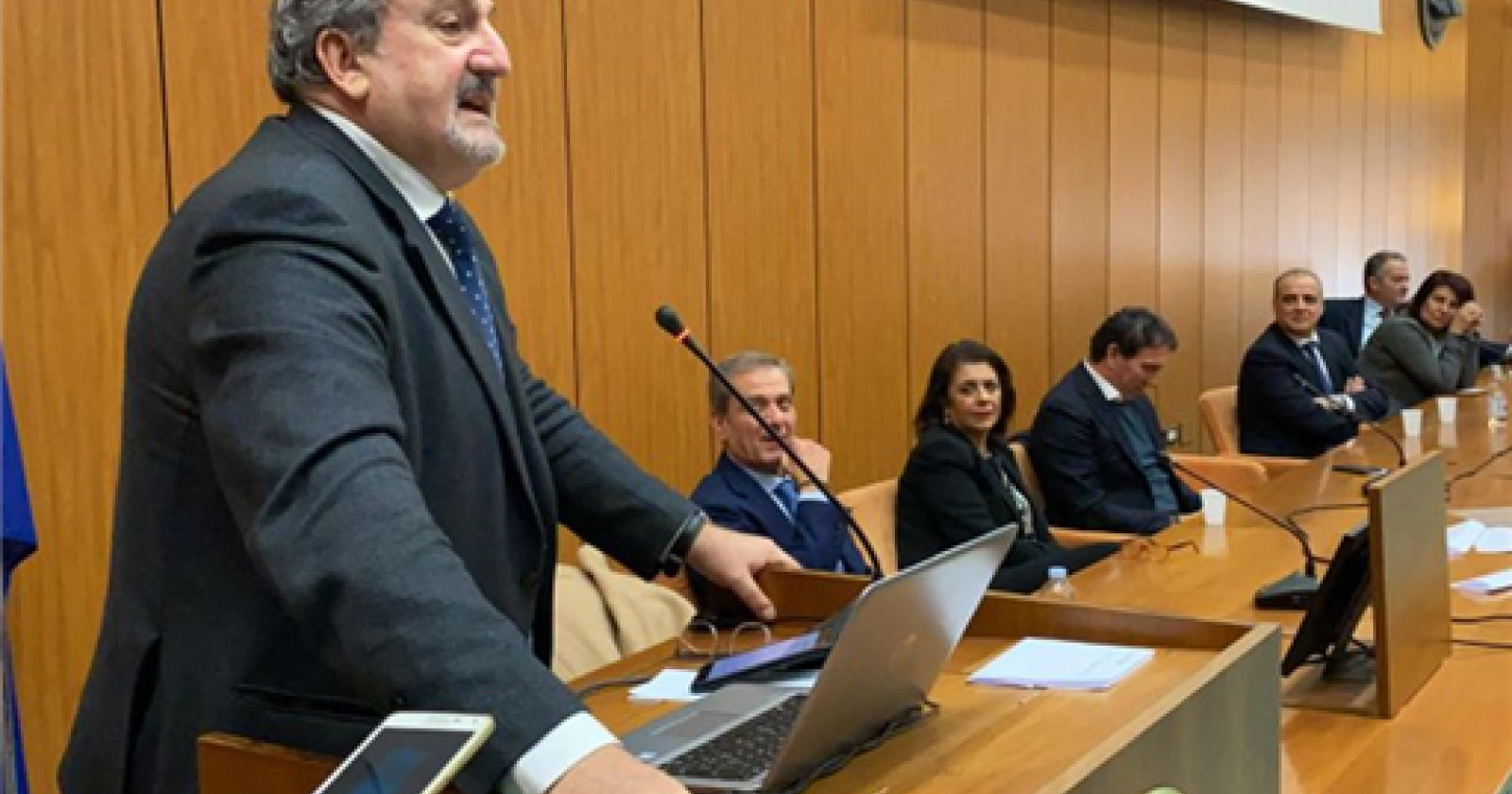 Emiliano vuole utilizzare il "Reddito di dignità" per i giovani pugliesi andati via per trovare lavoro