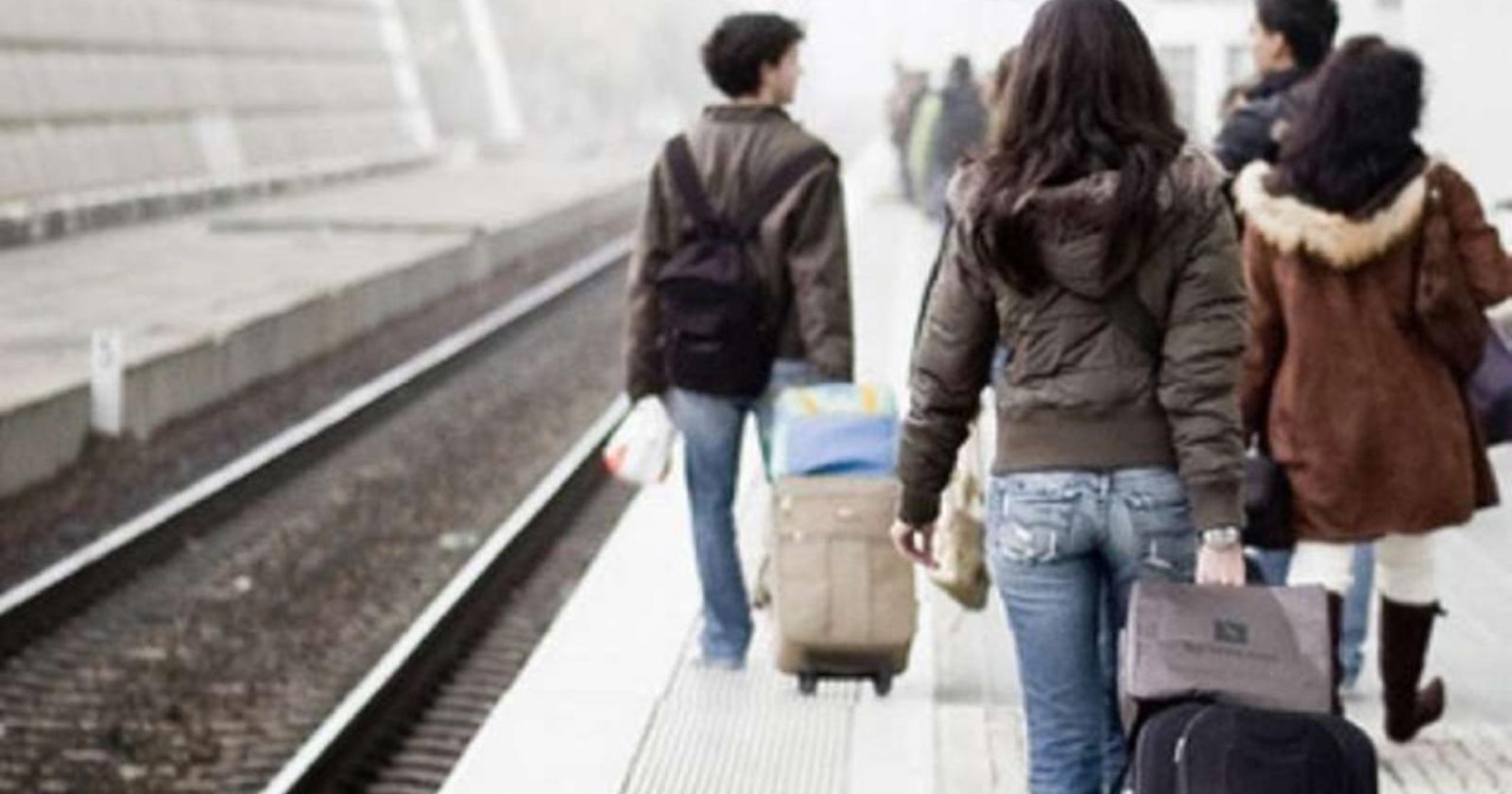 Pugliesi e lucani sempre più emigranti al Nord, dove i giovani se ne vanno invece all'Estero