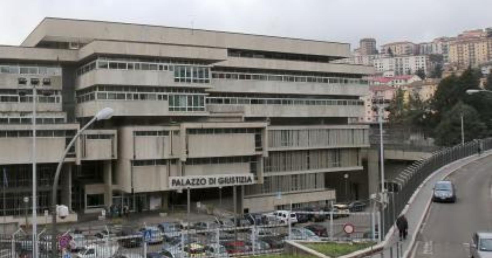 Corte d’Appello di Potenza, arrestati ex dirigente e assistente 