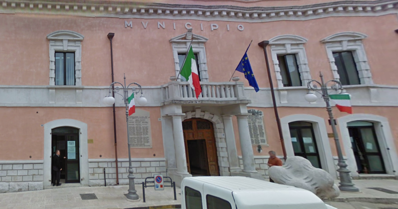 Apricena: la Guardia di Finanza ispeziona ufficio anagrafe