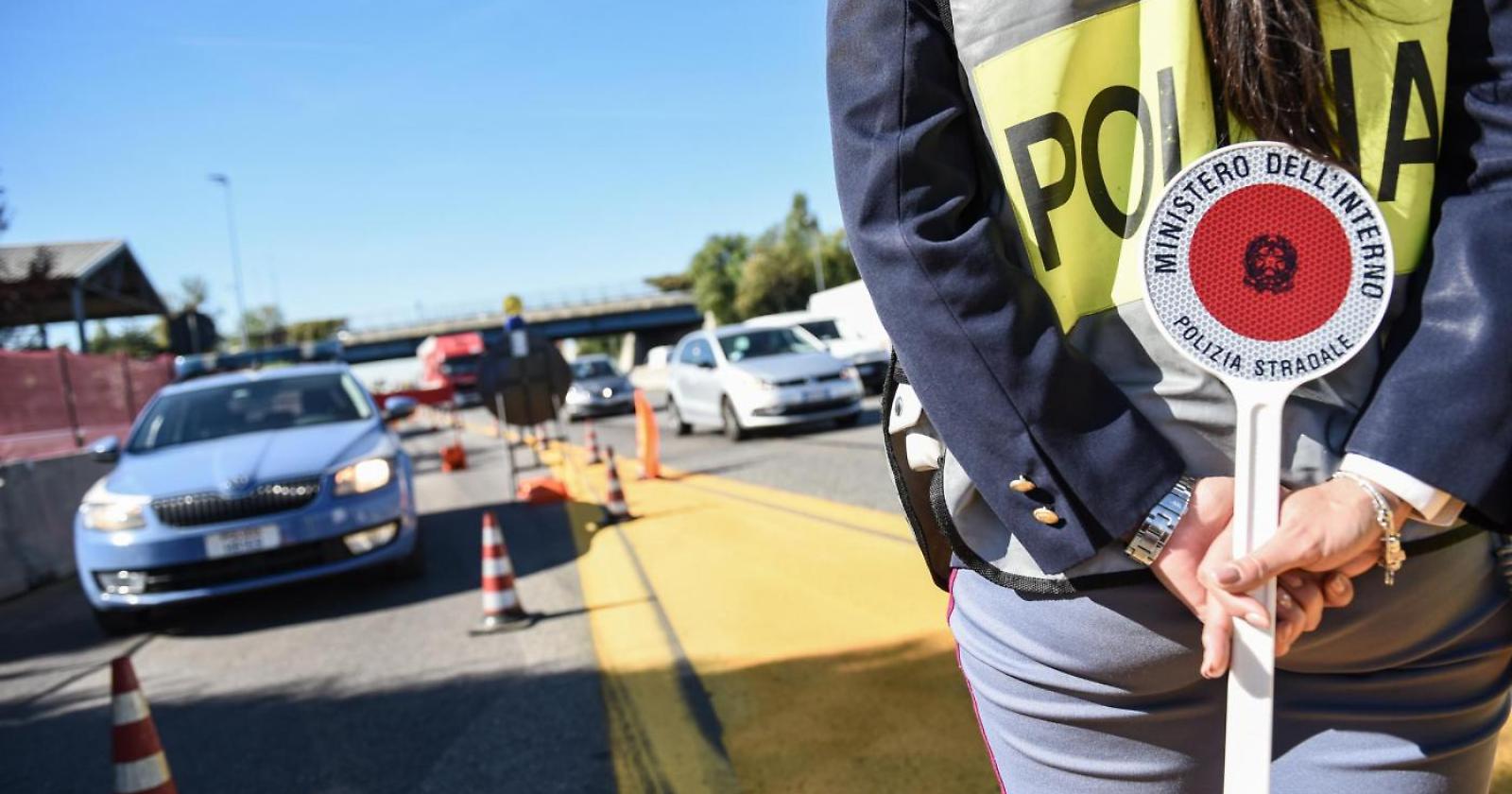 Sull'autostrada con mezzo chilo di cocaina, arrestato trentenne di Foggia