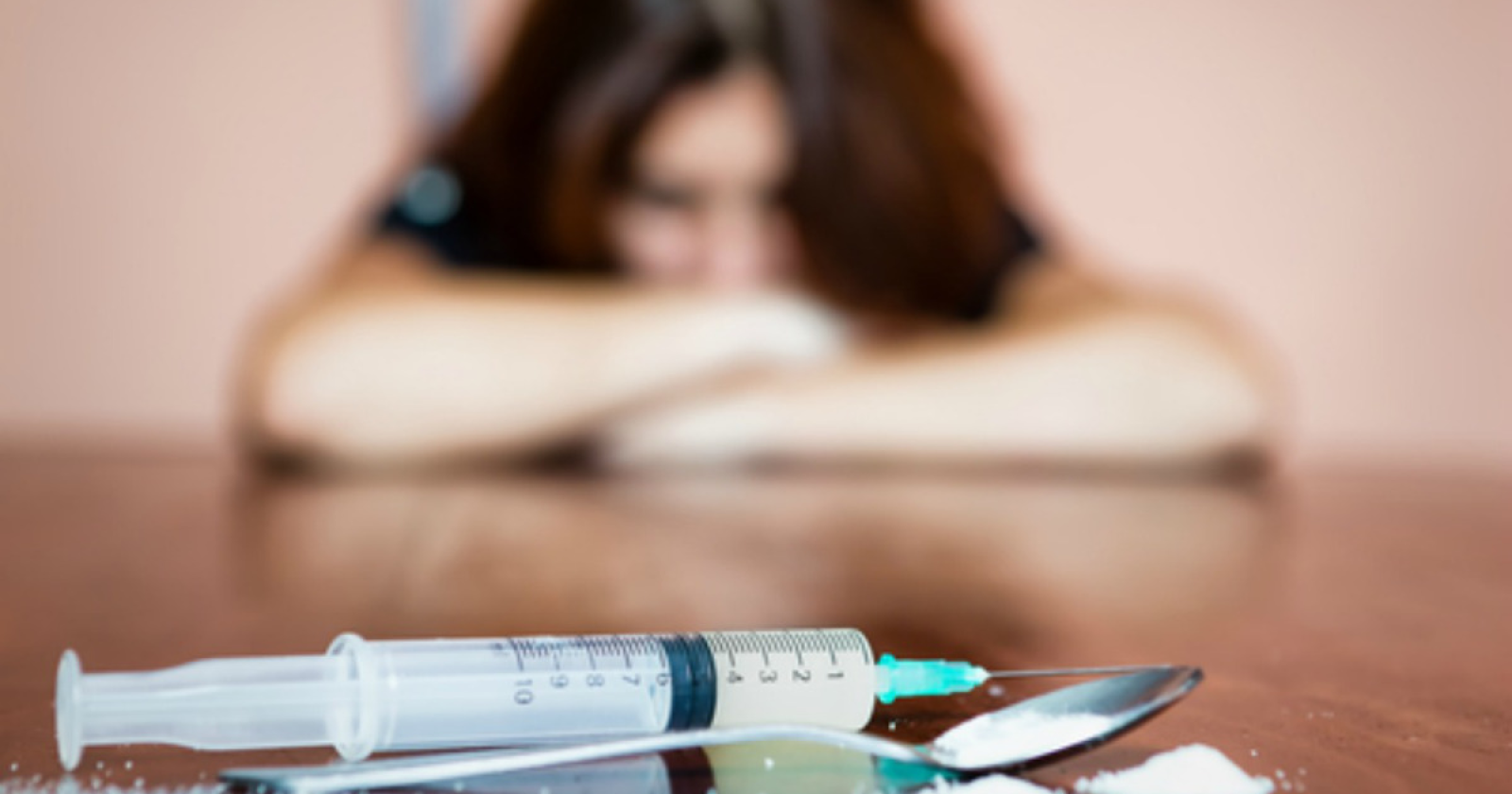 Foggia, donna tossicodipendente minacciava di picchiare le figlie se il marito non le procurava la droga