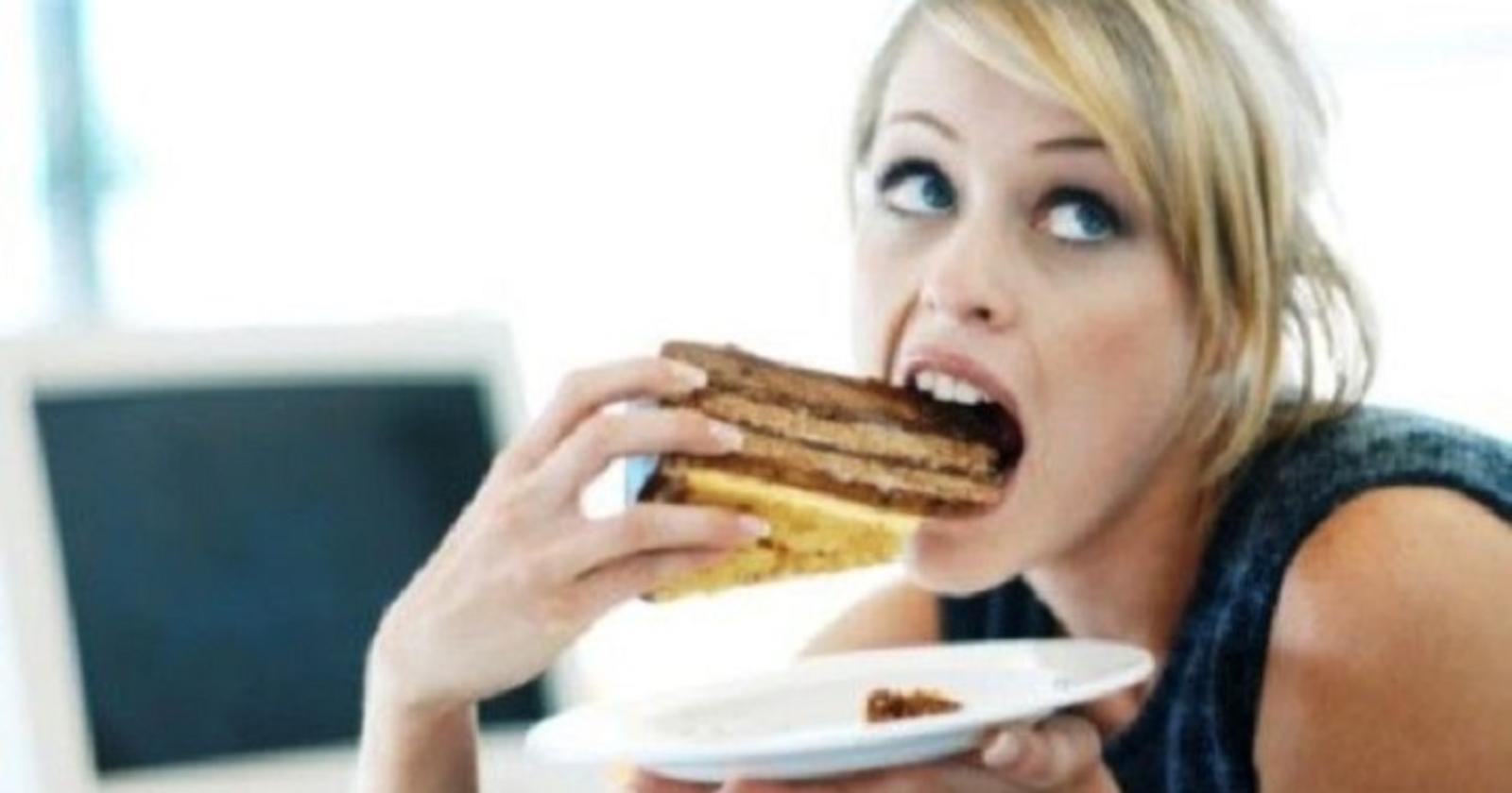 Mangiando gli stessi alimenti, ingrassiamo più a colazione o più a cena? 