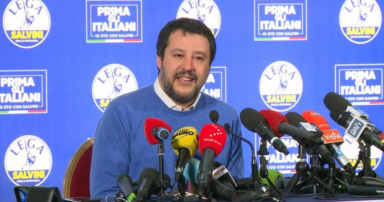 Sbarco di migranti a Taranto, Salvini: "Denuncio Conte e Lamorgerse, ci vediamo in tribunale"