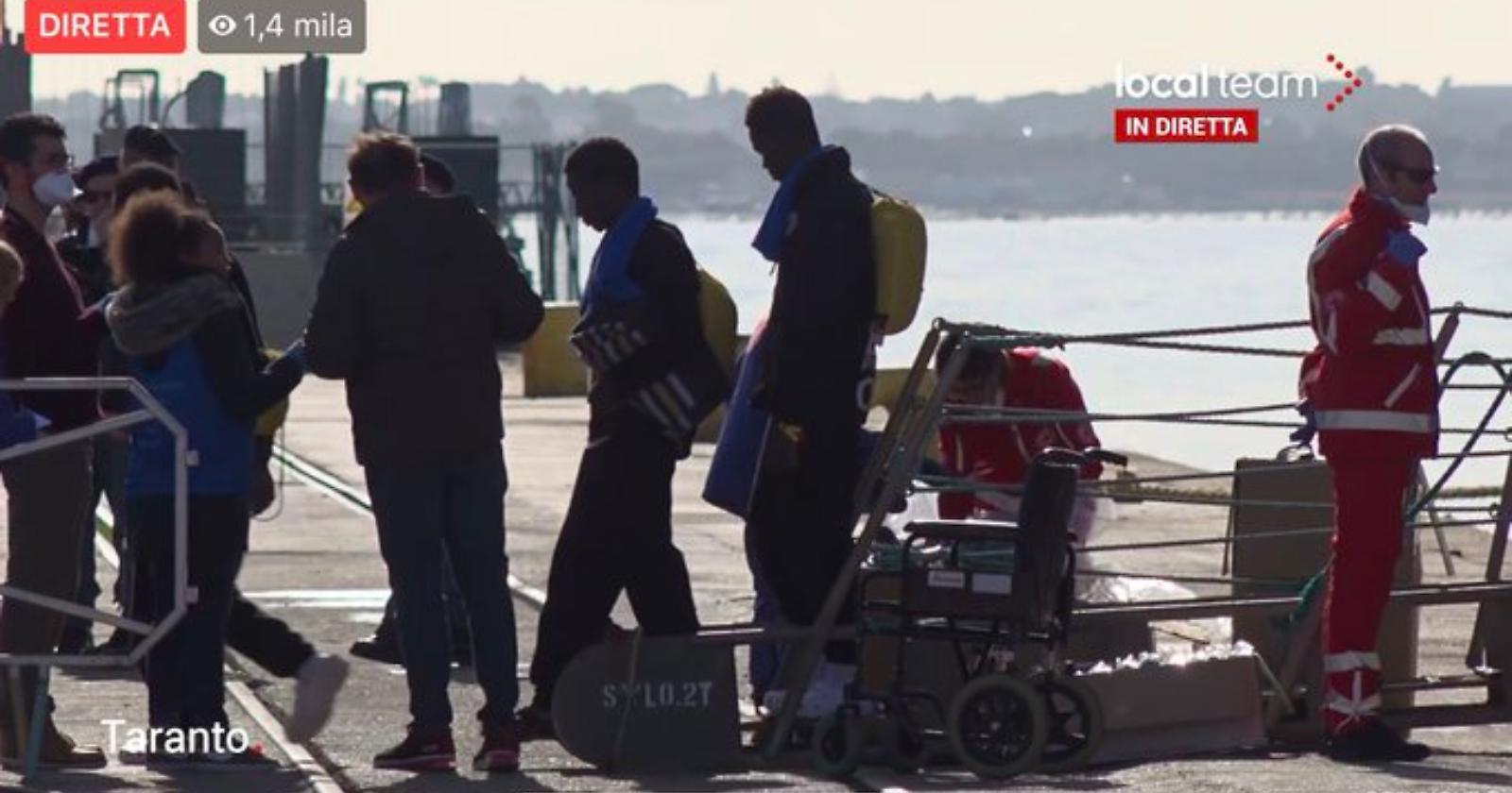 Migranti a Taranto, Sardine: "Sciacallaggio di Salvini" che annuncia il suo arrivo in città