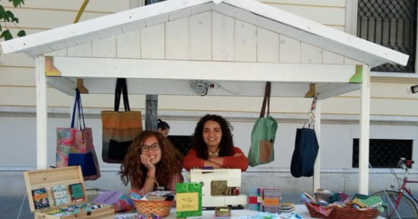 Al "Mercatino di Terrarancia" di Vico anche "iPez" di Federica e Giulia dell'Accademia di Belle Arti di Foggia