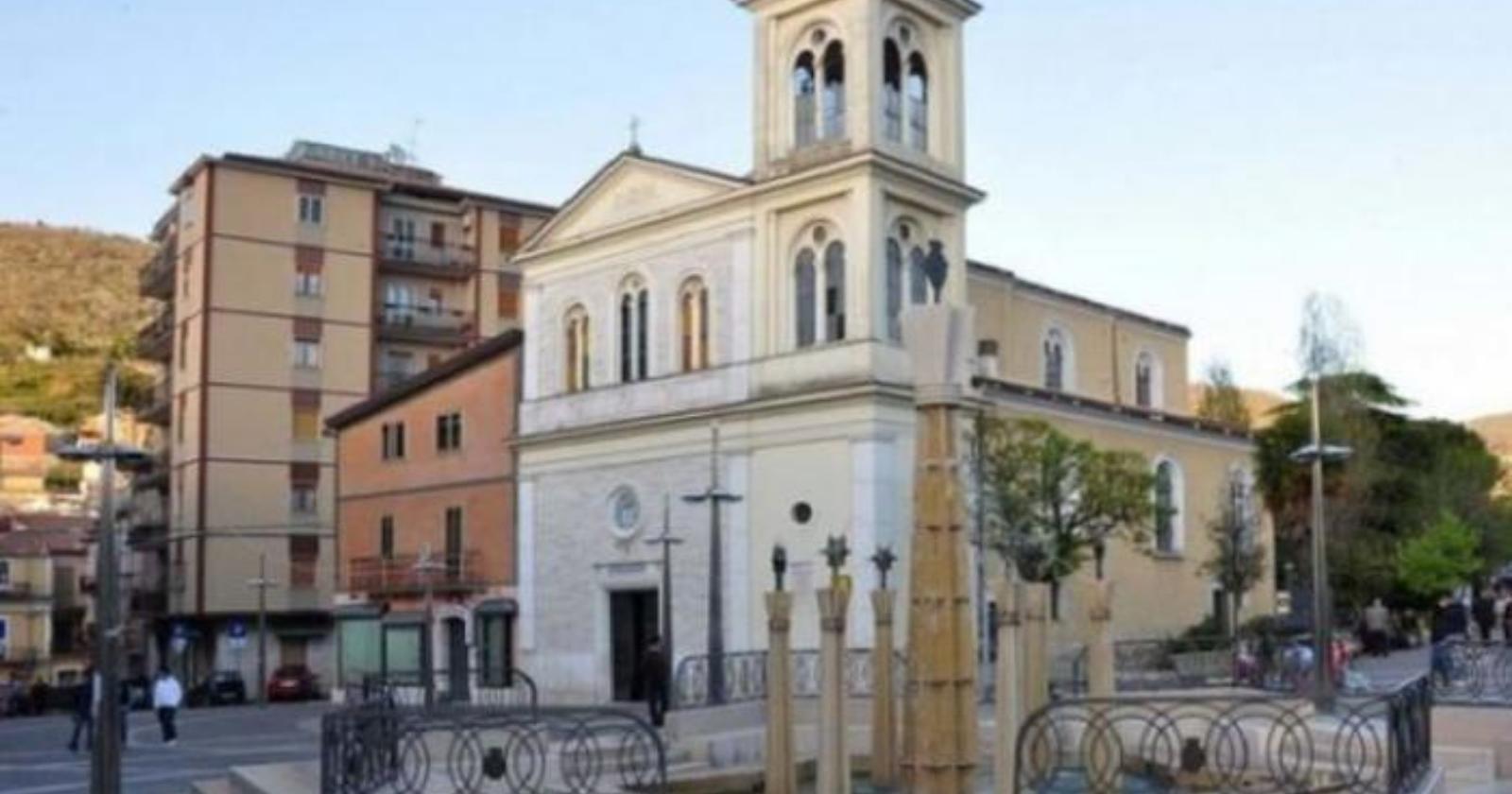 Coronavirus, 300 persone al funerale dell'uomo contagiato di San Marco in Lamis: la Asl le sta contattando una ad una