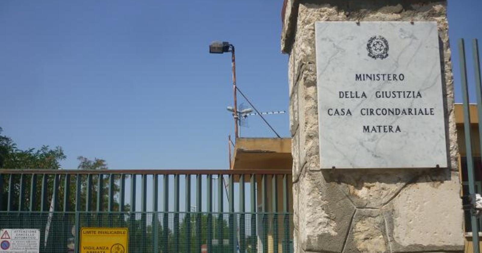 Matera, proteste in carcere: detenuti non rientrano nelle celle e uno sale sul tetto. La situazione è rientrata in serata