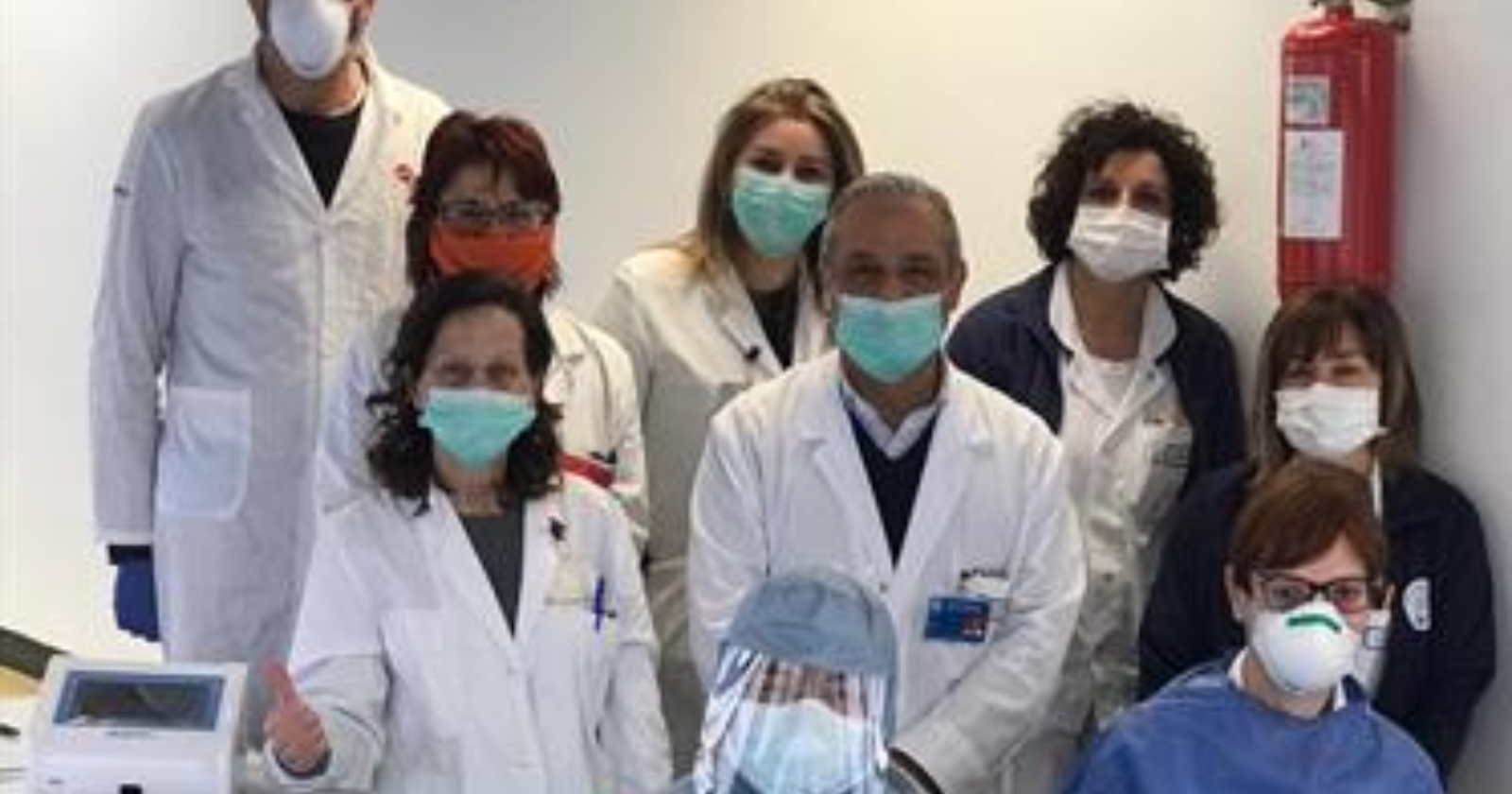 Coronavirus, il San Carlo fa le scorte di camici bianchi: assunti a tempo indeterminato cinque medici per l'apparato respiratorio e cinque per le malattie infettive, oltre a una specializzanda in medi